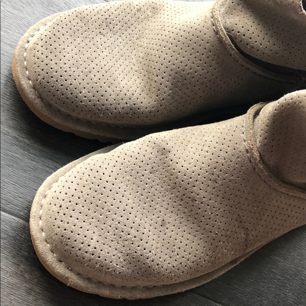 Uggs - Picture 4 of 4